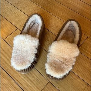 Emu Australia unisex house shoes. Leather, sheep skin lining, W11, M10.